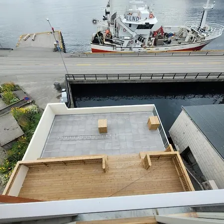 Single Elegant I Sentrum- Sea View Bed and Breakfast