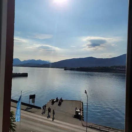 Single Elegant I Sentrum- Sea View