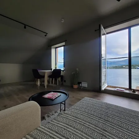 Oda ve Kahvaltı Single Elegant I Sentrum- Sea View Ålesund