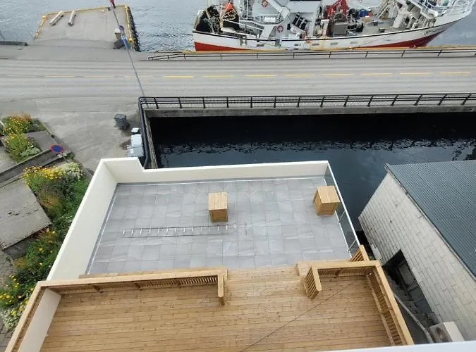 Single Elegant I Sentrum- Sea View Bed & Breakfast